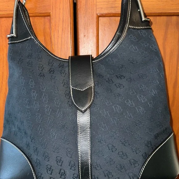 Authentic Black Dooney & Bourke Signature Hobo Purse - Picture 7 of 8